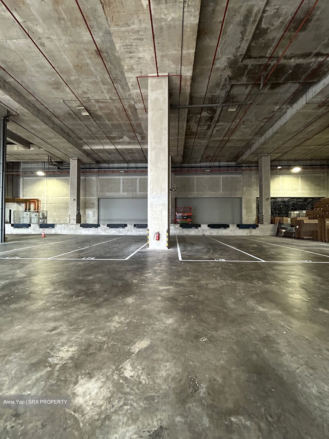 Toh Guan Road East (D22), Warehouse #563784671